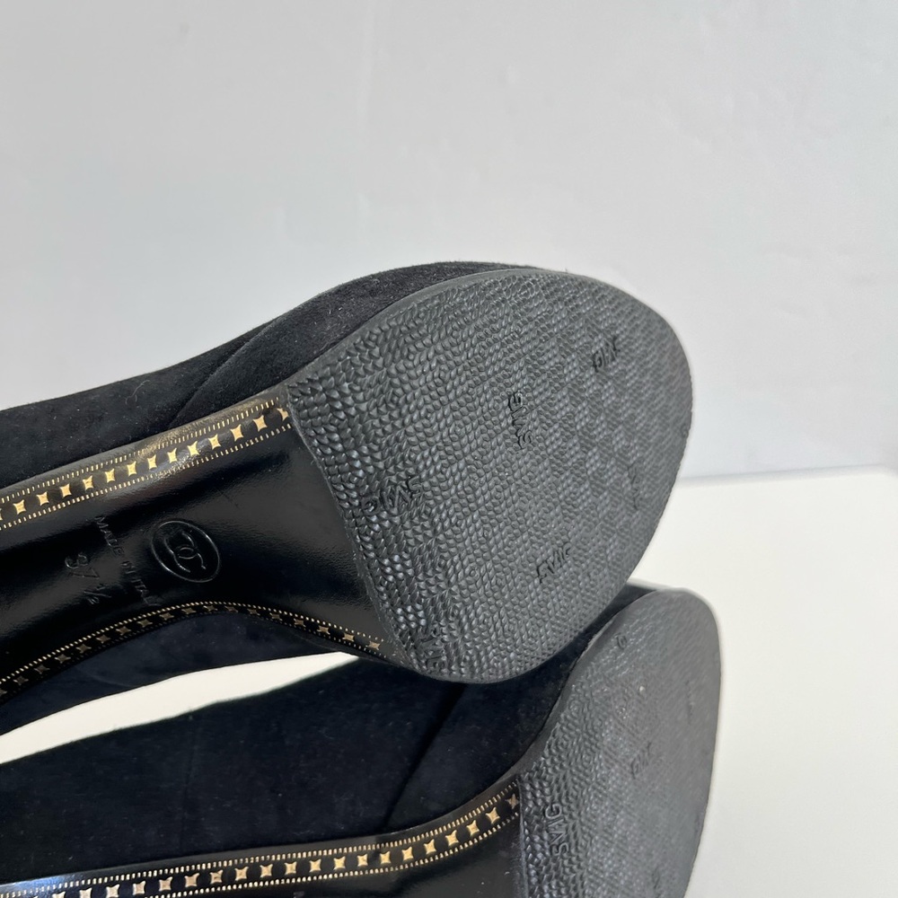 Auth VTG CHANEL Suede Platform Heels - Picture 9 of 12